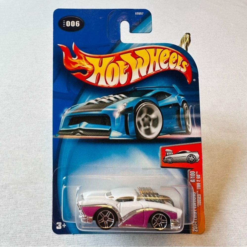 🎀 HOT WHEELS 2004 FIRST EDITION “ TOONED TWO TO GO” RACE CAR 🔥 NEW